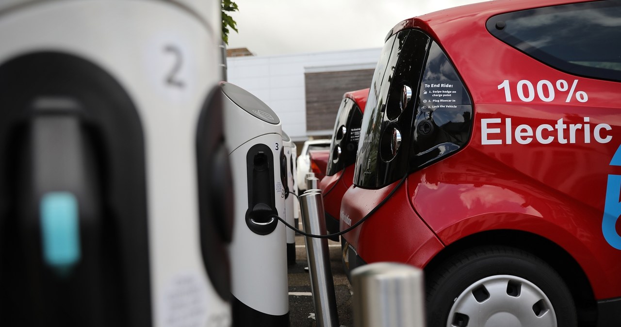 Sprzedaż samochodów elektrycznych pozostaje na śladowym poziomie /Getty Images