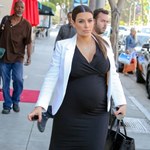 Spuchnięta Kardashian w zaawansowanej ciąży