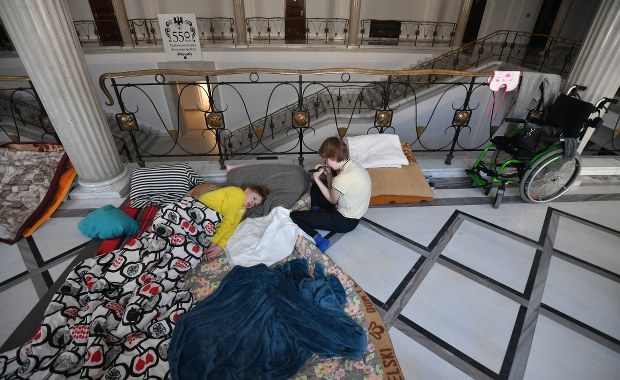 Spurek o proteście opiekunów niepełnosprawnych: Powinien powstać jak najszybciej projekt ustawy