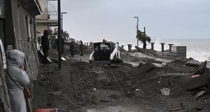 Spustoszenie na Sycylii i Sardynii. Zdewastowane miasta, domy i drogi