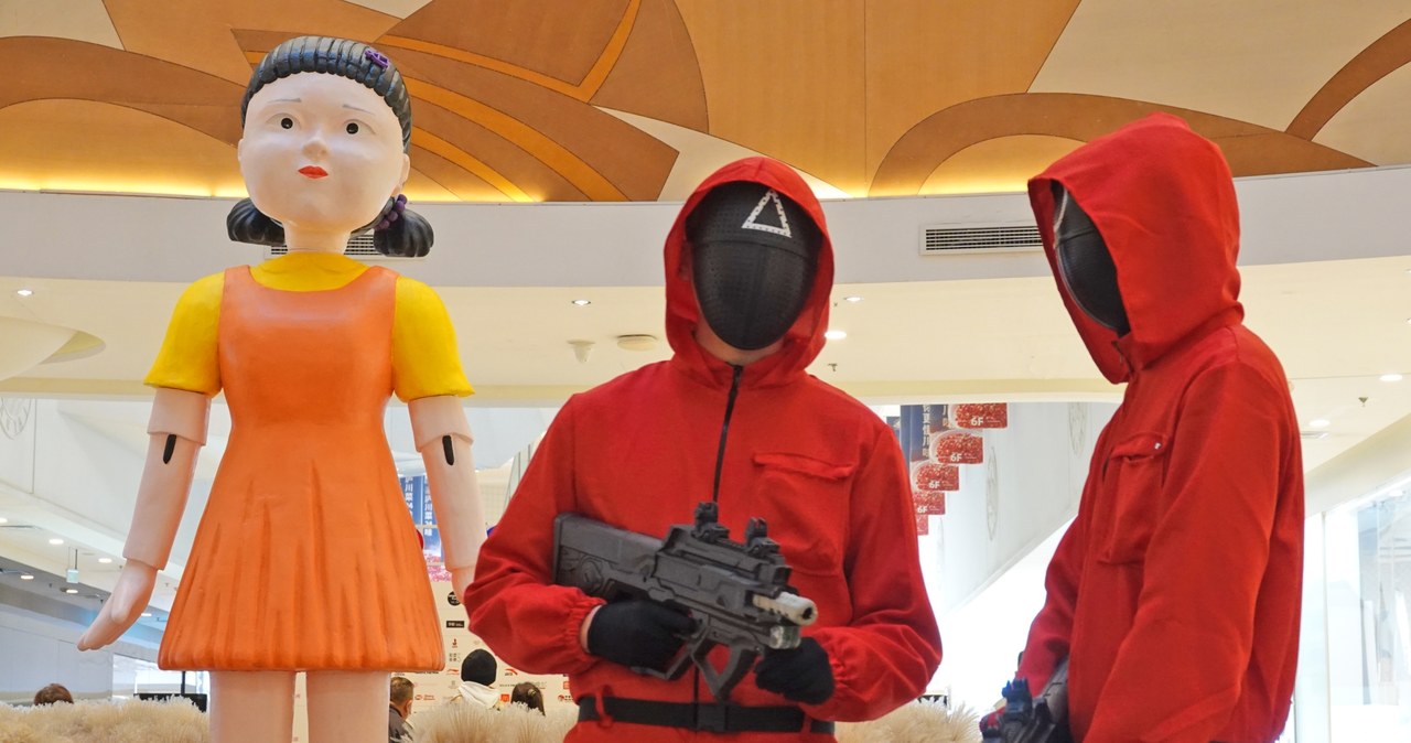 "Squid Game": Shopping Mall Staff Cosplay Characters In Yantai /Tang Ke/VCG /Getty Images