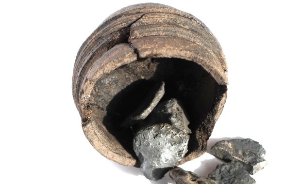 ​Srebrne placki w Świętokrzyskiem. Archeolodzy odkryli "skarb odlewnika"