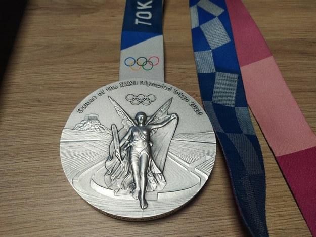 Srebrny medal, który Maria Sajdak przywiozła z igrzysk olimpijskich w Tokio /Tomasz Weryński /RMF FM