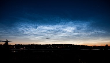 Srebrzyste chmury na niebie w okolicach Tarnowa
