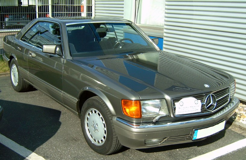 Średnia cena Mercedesa C126 SEC to 45 tys. złotych /Adobe Stock