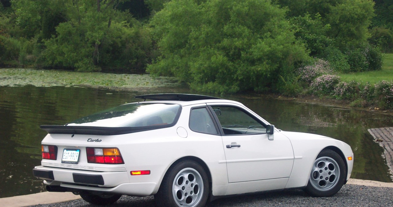 Średnia cena Porsche 944 to 30 tys. złotych /Adobe Stock