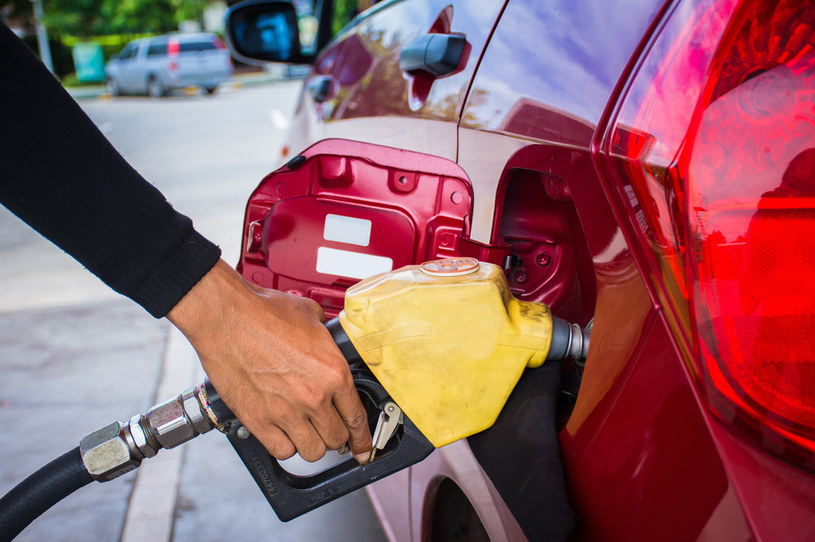 Średnia dzienna cena za litr benzyny wyniosła 1,712 euro (zdj. ilustracyjne) /123RF/PICSEL