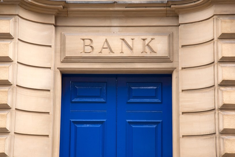 Bank's branches. Вход в банк картинка. Фото входа в банк с табличкой банк. Заставки для входа в банк. Вход в банк арт.