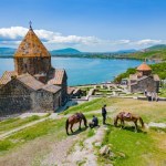 Średniowieczne klasztory w przepięknym krajobrazie. Ten kraj czasowo znosi wizy