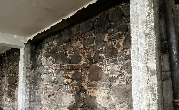 Średniowieczny mur odkryty na Zamku Książąt Pomorskich