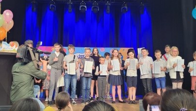 Śrem. Na zakończenie roku szkolnego wszyscy uczniowie dostali świadectwa z paskiem