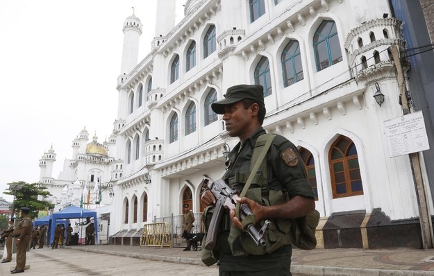 Sri Lanka. Siły bezpieczeństwa w mieście Colombo /M.A. PUSHPA KUMARA /PAP/EPA