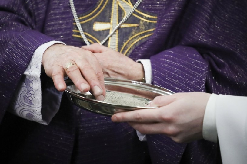 Środa Popielcowa 2023. Kiedy wypada i czy obowiązuje wtedy post?