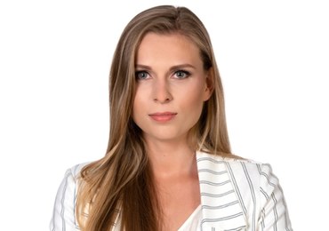 Dietetyk kliniczna, założycielka marki MajDiet, popularna influencerka i ekspert w wielu mediach. Autorka e-booków poświęconych dietom i zdrowemu odżywaniu sprzedanych w tysiącach egzemplarzy. Systematycznie organizuje projekty-wyzwania dla kobiet, dzięki którym motywuje ich do pozytywnych zmian. Z chęcią podejmuje się leczenia osób, których choroby nie przebiegają „książkowo". Uwielbia gotować i podróżować.