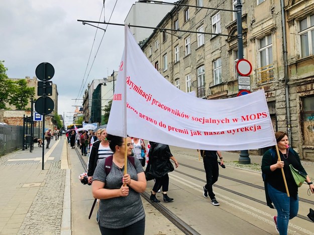 Środowa manifestacja pracowników socjalnych MOPS w Łodzi /Agnieszka Wyderka /RMF FM