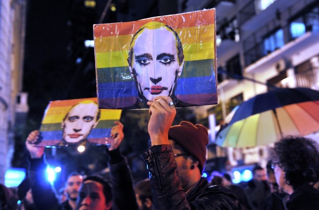 Środowiska homoseksualne w Argentynie protestują przeciwko wizycie Putina w tym kraju /Enrique Garcia  /PAP/EPA