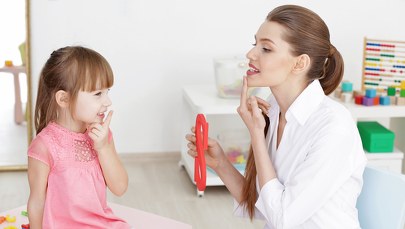 Środowisko akademickie popiera protest logopedów. Apeluje do rządzących