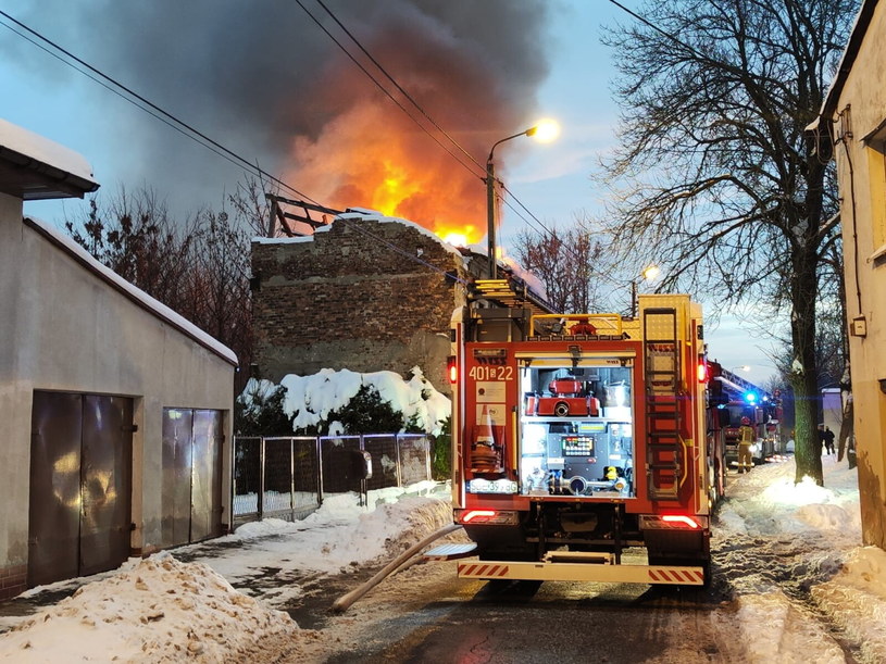 Środowy pożar budynku mieszkalnego w Będzinie /KP PSP Będzin /PAP