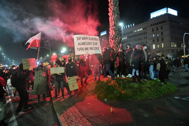 Środowy protest Ogólnopolskiego Strajku Kobiet w Warszawie / 	Radek Pietruszka   /PAP
