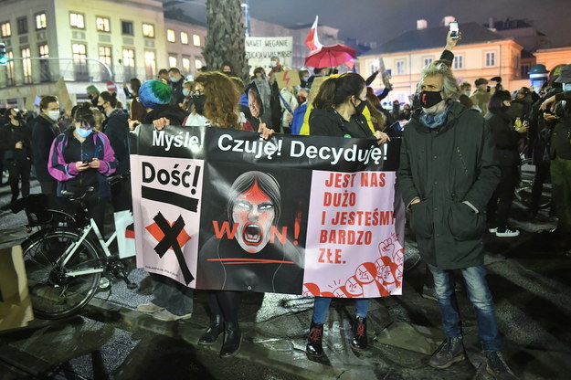Środowy Strajk Kobiet na ulicach Warszawy / 	Radek Pietruszka   /PAP