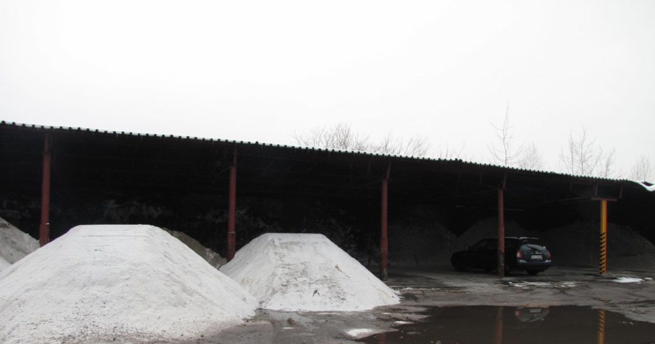 Sroga zima "zużyła" całe zapasy soli w Sosnowcu