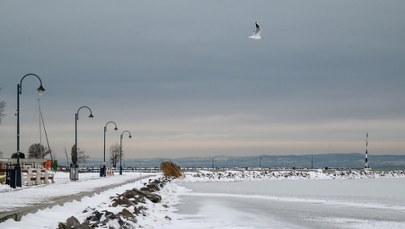Sroga zima na Węgrzech. Balaton zamarzł po raz pierwszy od lat