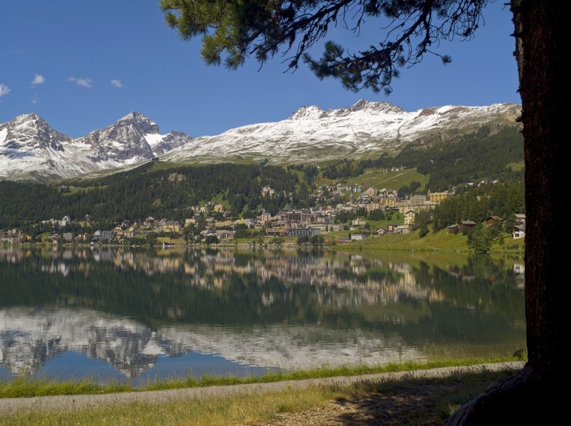 St. Moritz - miasto między jeziorami /Switzerland Tourism