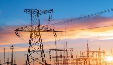 Stabilne źródła energii w firmie: inwestycja, która się opłaci