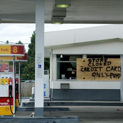 Stacja benzynowa w Nowym Orleanie po ogłoszeniu ewakuacji. Gustav nadchodzi /AFP