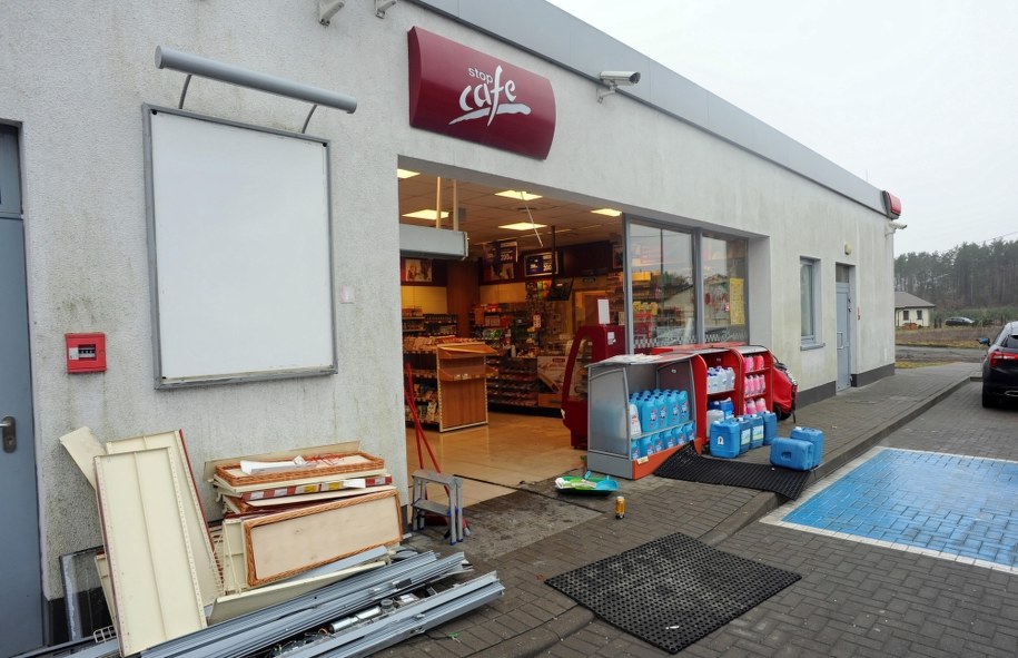 Stacja paliw w Rymaniu,  w którą wjechała samochodem kobieta / 	Marcin Bielecki    /PAP