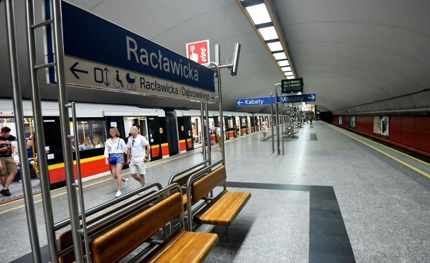 Stacja Racławicka ponownie dostępna. Jest komunikat dla pasażerów