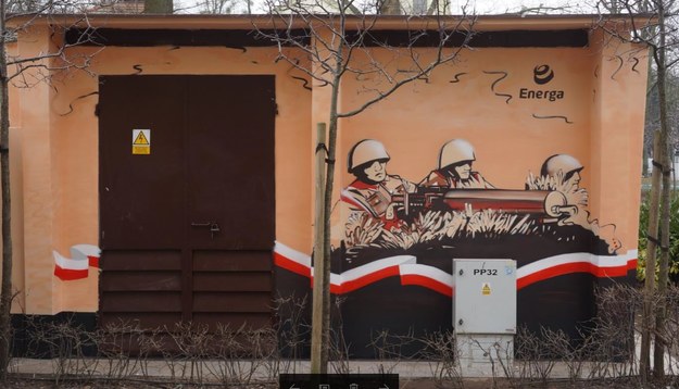Stacja transformatorowa z muralem /Kuba Kaługa /RMF FM