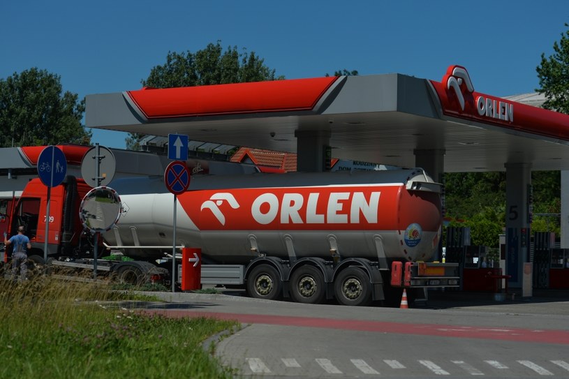 Stacje benzynowe koncernu Orlen w Czechach przejdą pod nową markę /AFP