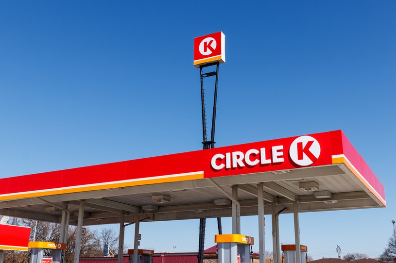Stacje paliw Circle K są własnością kanadyjskiuej firmy Alimentation Couche-Tard /123RF/PICSEL