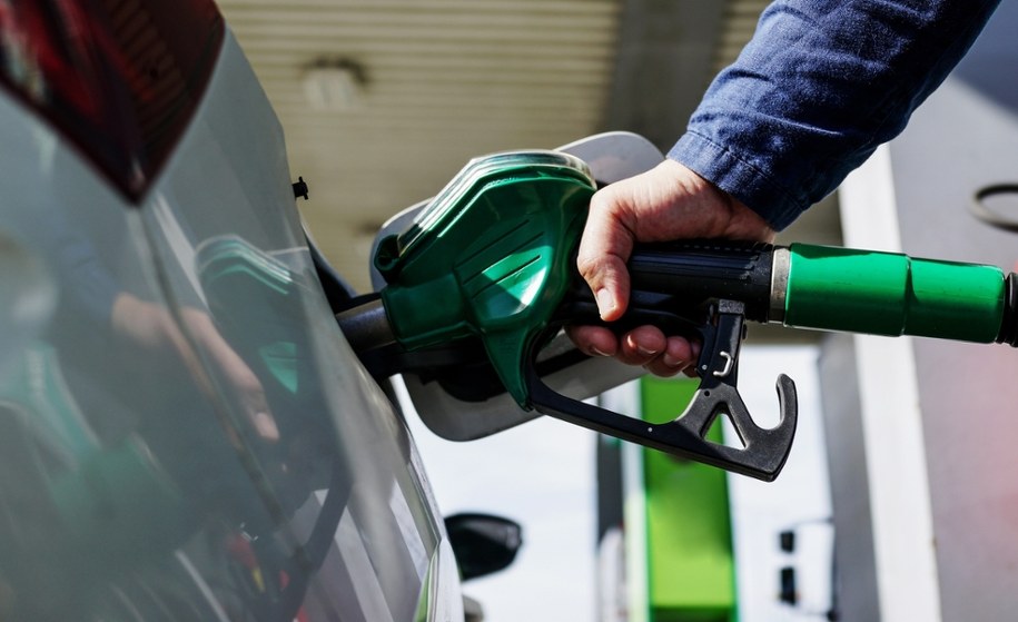 Promocje na stacjach paliw. Można sporo zaoszczędzić