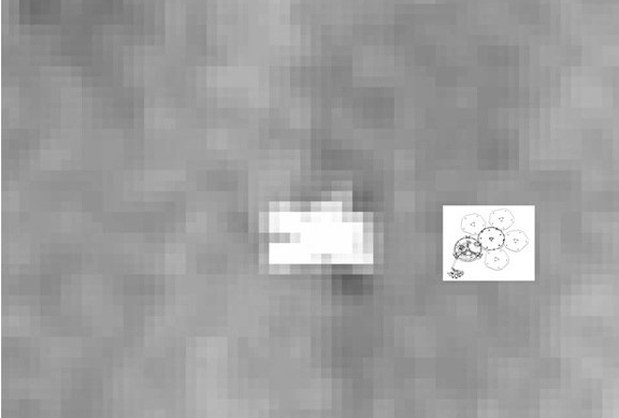 Stack (złożenie) wielu zdjęć z HiRISE pokazujący Beagle 2 wraz z grafiką  prezentującą kształt lądownika po prawidłowym rozłożeniu paneli słonecznych /NASA