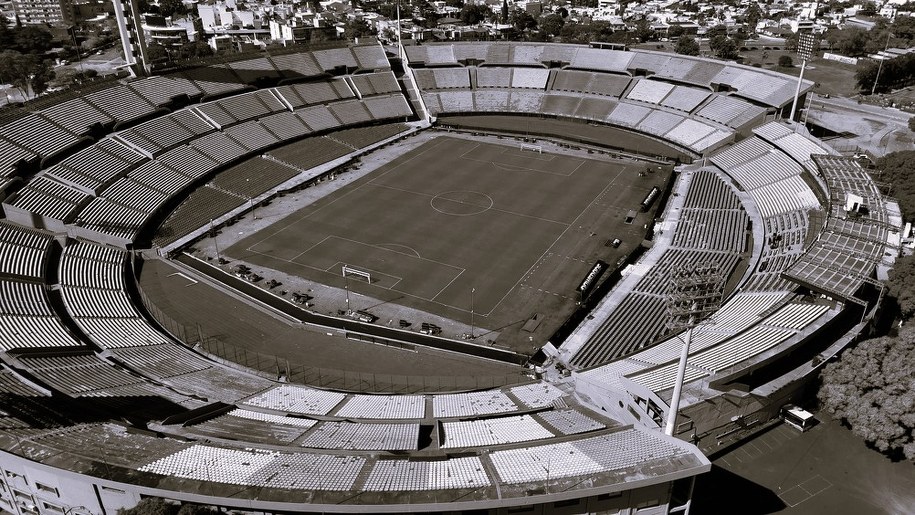 Stadion Centenario - historyczny obiekt w Urugwaju paradoksalnie nie był świadkiem pierwszego gola na mundialu /Shutterstock