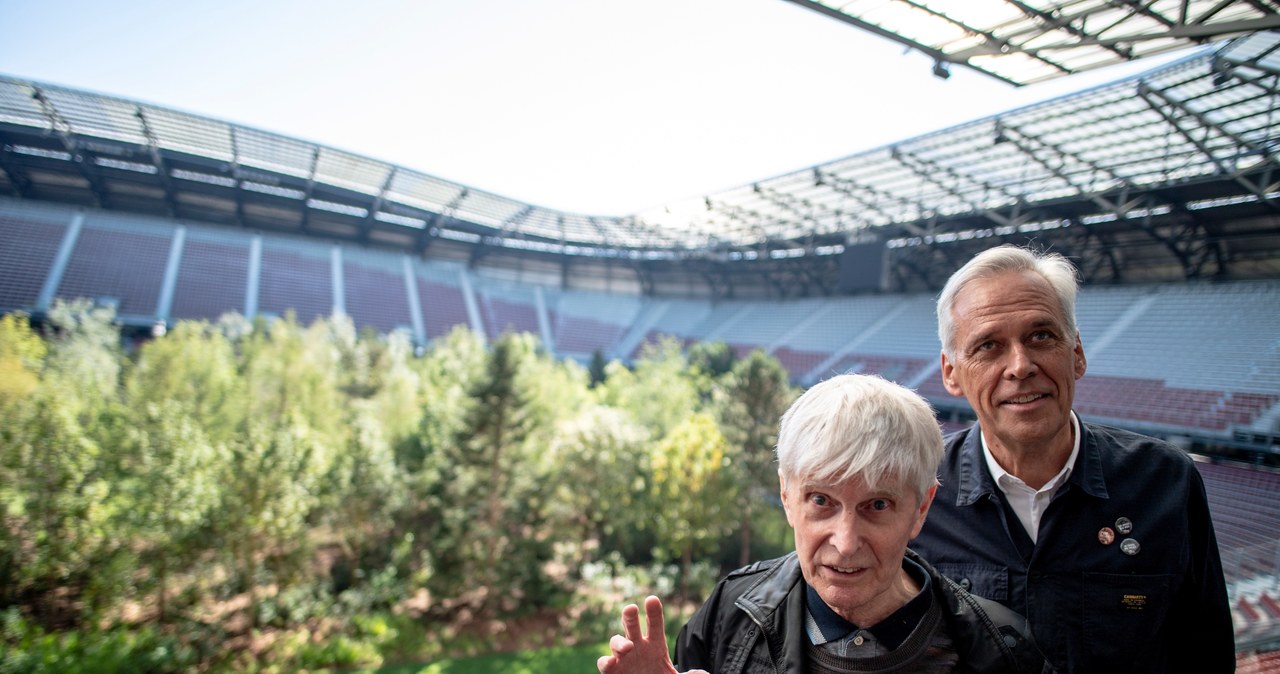 Stadion piłkarski zamieniony w las. Niezwykły happening w Austrii