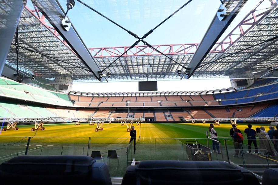 Stadion San Siro w Mediolanie /DANIEL DAL ZENNARO  /PAP/EPA