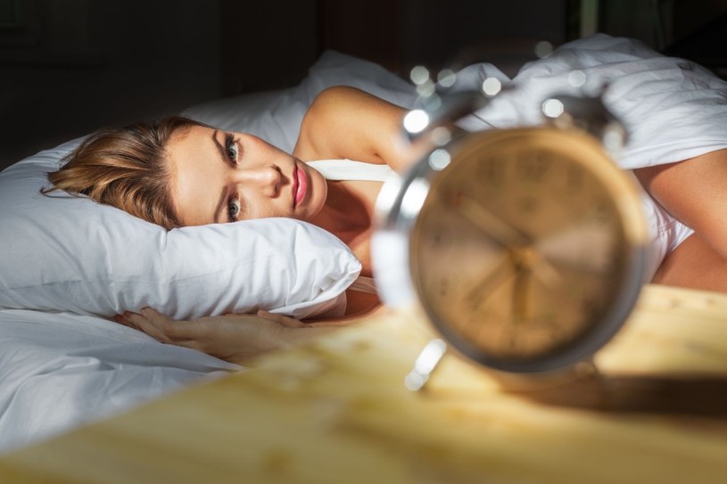 Stałe monitorowanie snu może prowadzić do podenerwowania, a w efekcie - do większych problemów z zasypianiem /123RF/PICSEL