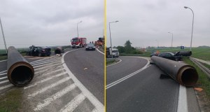 Stalowe rury spadły na samochód. Dramatyczny wypadek w Świętokrzyskiem 