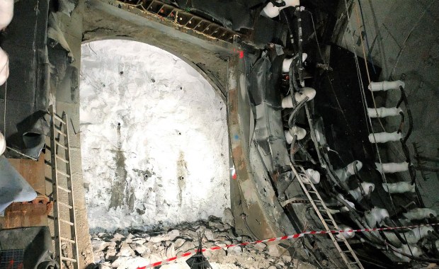 Stalowe żebra, mrożenie pasywne. W Świnoujściu powstają wyjścia ewakuacyjne z tunelu