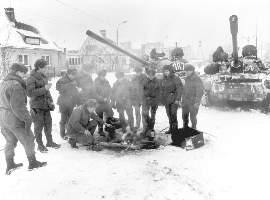 Stan wojenny został wprowadzony przez władze komunistyczne PRL 13.12.1981 r. dekretem Rady Państwa /Ireneusz Sobieszczuk /PAP