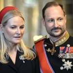 Mette-Marit Stan zdrowia księżnej Mette-Marit się pogorszył. Król Harald zabrał głos