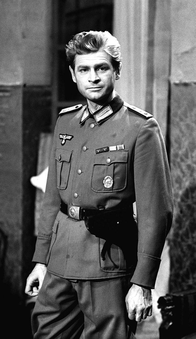 Stanisław Mikulski na zdjęciu archiwalnym z 1967 roku, podczas realizacju serialu "Stawka większa niż życie" /CAF /PAP