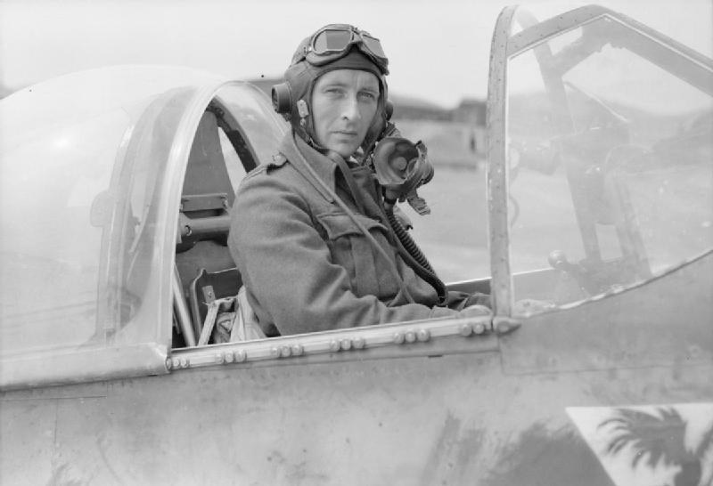 Stanisław Skalski w brytyjskim samolotocie "Spitfire" fot. Wikipedia /INTERIA.PL