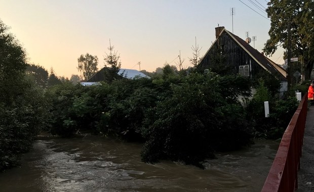 Stany alarmowe na rzekach. Strażacy monitorują sytuację