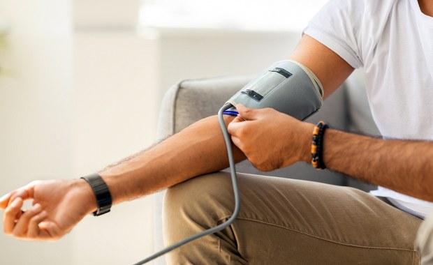 Stany zapalne wpływają na rozwój nadciśnienia? Chorują już nawet osiemnastolatkowie