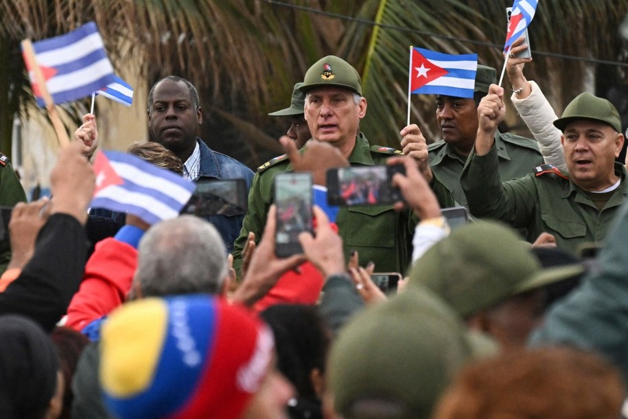 Stany Zjednoczone chcą obalić reżim na Kubie (na zdjęciu, w środku, prezydent Kuby Miguel Díaz-Canel) /YAMIL LAGE/AFP /East News