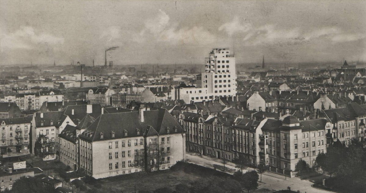 Stara pocztówka Katowic przedstawiająca panoramę miasta, lata 30. XX wieku /Domena publiczna /Wikipedia